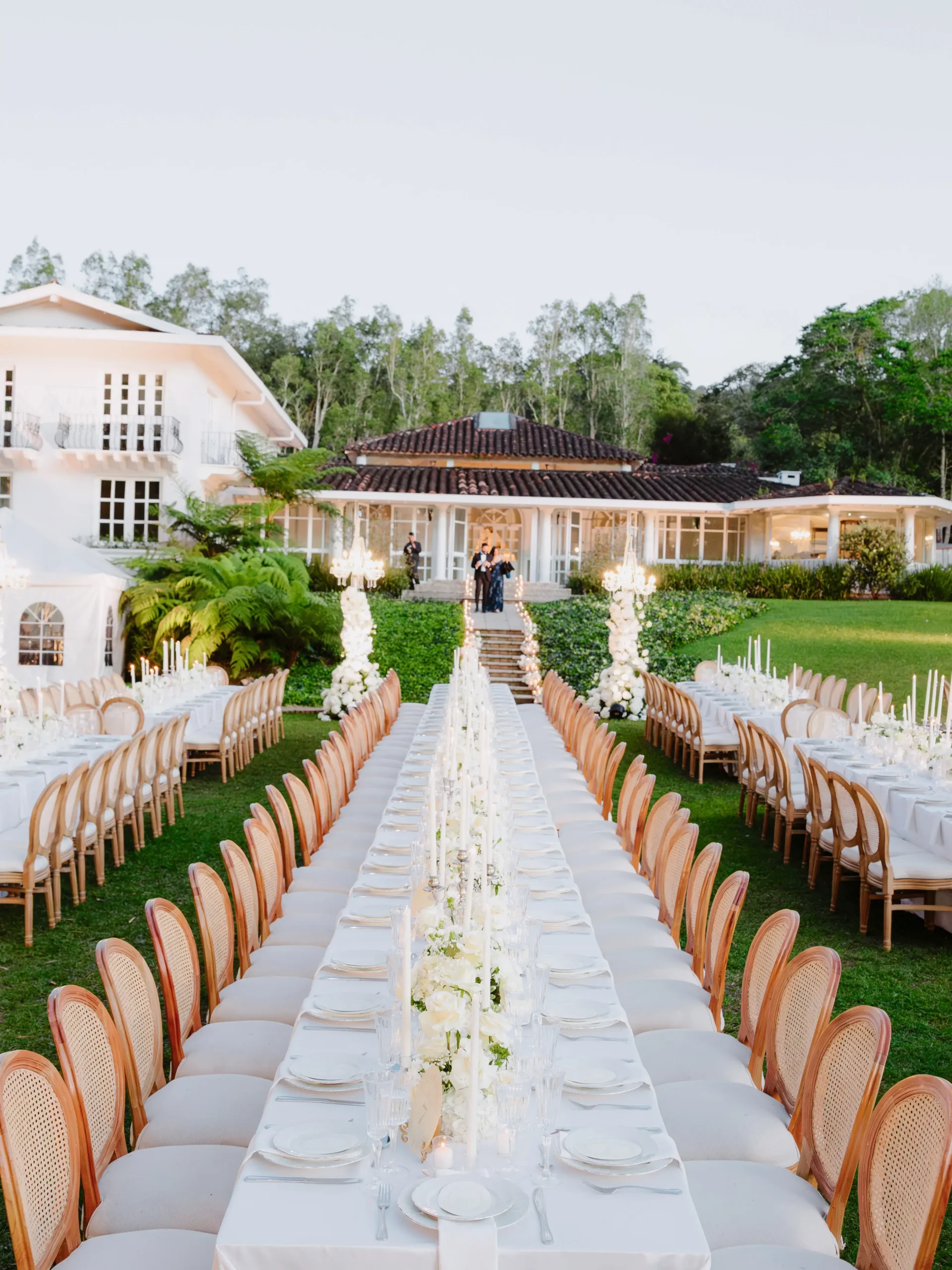 Guest transportation coordination for destination wedding in Medellín