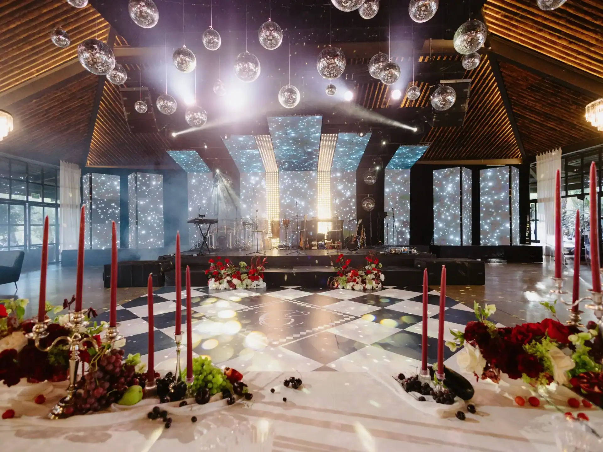 Luxury wedding reception styling and floral design in Medellín